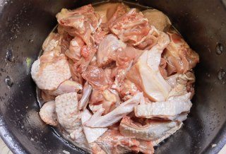 柴鸡炖土豆步骤1