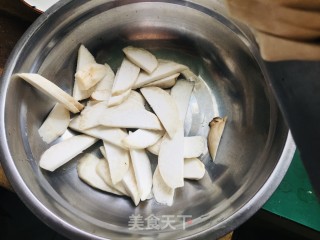 杏鲍菇炒鸡脯肉片步骤2