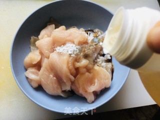 杏鲍菇炒鸡脯肉片步骤4