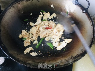 杏鲍菇炒鸡脯肉片步骤7