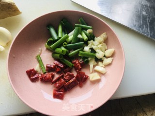 黄豆芽炒胡萝卜丝步骤2