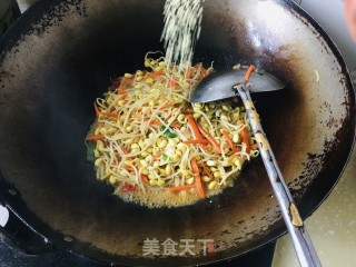 黄豆芽炒胡萝卜丝步骤8