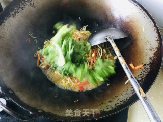 黄豆芽炒胡萝卜丝步骤9