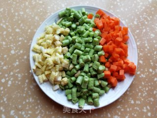 豇豆胡萝卜炒肉丁步骤2