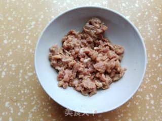 豇豆胡萝卜炒肉丁步骤3