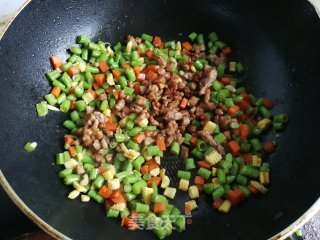 豇豆胡萝卜炒肉丁步骤6