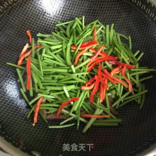 腊肠炒红薯梗步骤5
