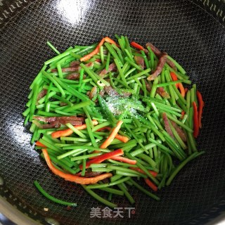 腊肠炒红薯梗步骤6