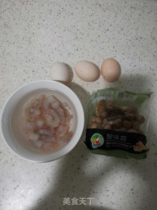 蟹味菇虾仁炒蛋步骤1