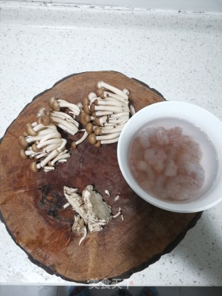 蟹味菇虾仁炒蛋步骤2