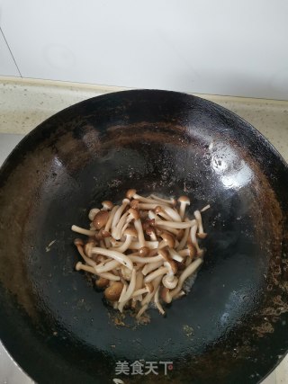 蟹味菇虾仁炒蛋步骤6