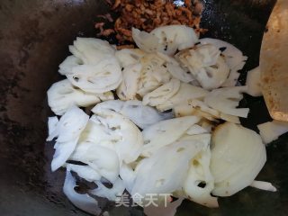 韭菜花炒藕片步骤4