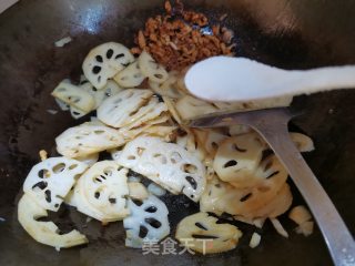 韭菜花炒藕片步骤5