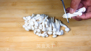 小炒白玉菇步骤1