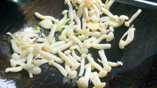小炒白玉菇步骤9