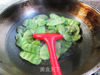 皱皮椒炒扁豆步骤5