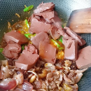 炒鸭杂步骤7
