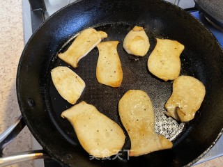 鸡腿菇煎鸡块步骤4