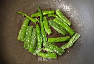 蒜蓉辣酱炒尖椒步骤5