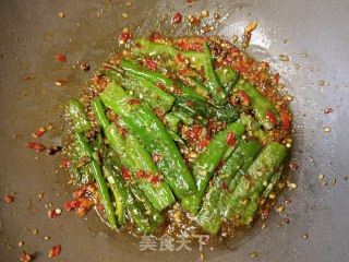 蒜蓉辣酱炒尖椒步骤8
