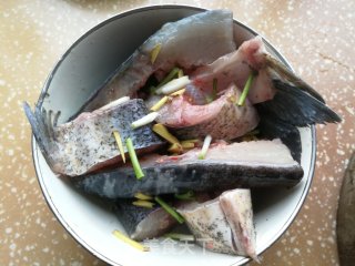 红烧鲢鱼步骤2