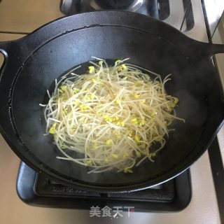 尖椒炒豆芽步骤1