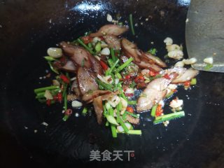 韭菜花炒鸡胸肉步骤9