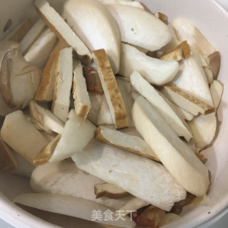 五花肉炒黄瓜杏鲍菇步骤4