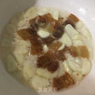 五花肉炒黄瓜杏鲍菇步骤3