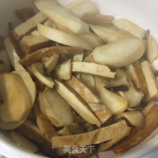 五花肉炒黄瓜杏鲍菇步骤5