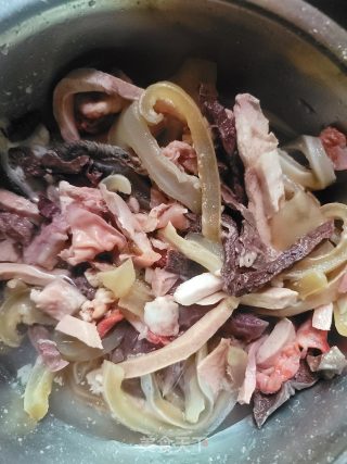 土豆胡萝卜焖牛杂步骤1