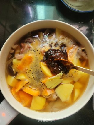 土豆胡萝卜焖牛杂步骤3