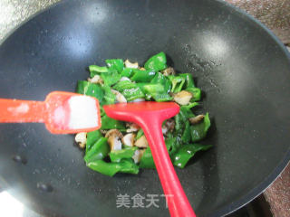 皱皮椒炒鲍鱼步骤11