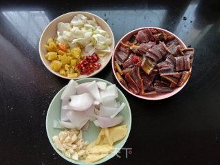 泡椒鳝鱼步骤1