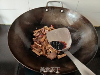 腊肉炒烟熏腊豆干步骤6
