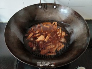 腊肉炒烟熏腊豆干步骤7