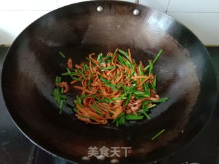 韭菜香干炒肉丝步骤9
