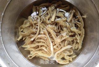 黄豆芽芹菜炒毛肚步骤1