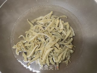 黄豆芽芹菜炒毛肚步骤2