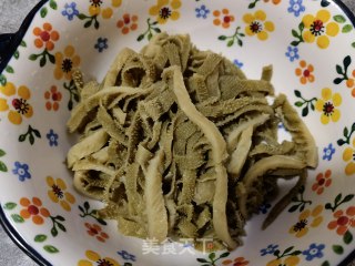黄豆芽芹菜炒毛肚步骤3