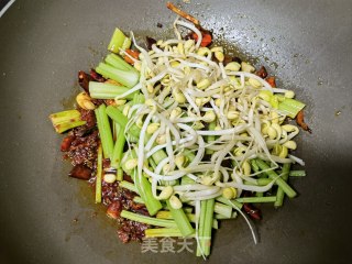 黄豆芽芹菜炒毛肚步骤9