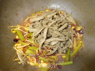 黄豆芽芹菜炒毛肚步骤13