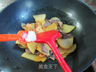 五花肉鹅胗炒土豆片步骤8