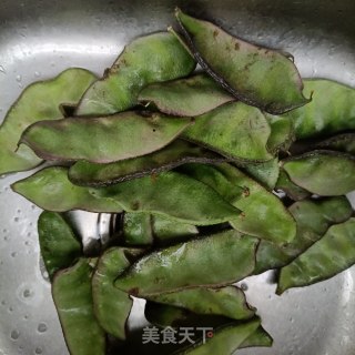 护心肉焖扁豆步骤1