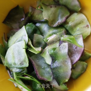护心肉焖扁豆步骤2