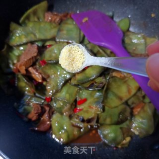 护心肉焖扁豆步骤10