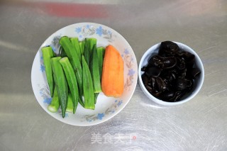 素食小炒之炒秋葵木耳步骤1