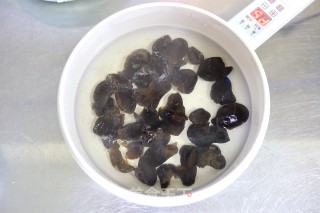 素食小炒之炒秋葵木耳步骤3