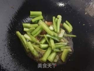 爆炒菜苔步骤4