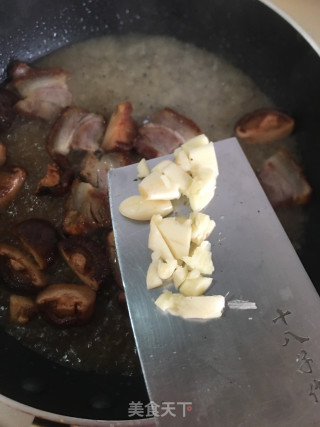 烧肉焖花菇步骤8